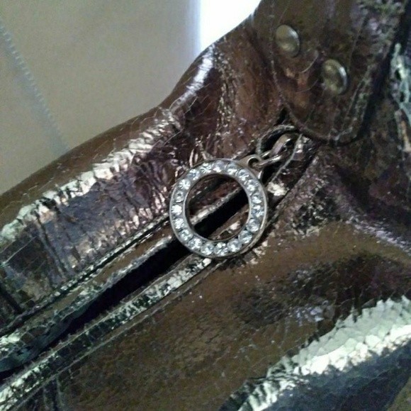 VINTAGE METALLIC LEATHER BUCKET BAG GUC - Picture 3 of 16